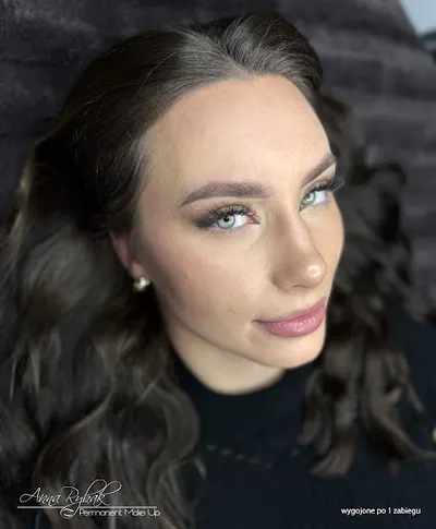 Anna Rybak PMU Artist